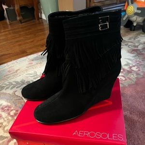 Aerosoles black suede fringe women’s wedge boots
